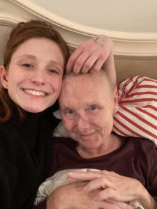 Uli mit ihrer Tochter. Sie gibt ihr Kraft. Vor allem seit sie mit der Diagnose Krebs konfrontiert ist.